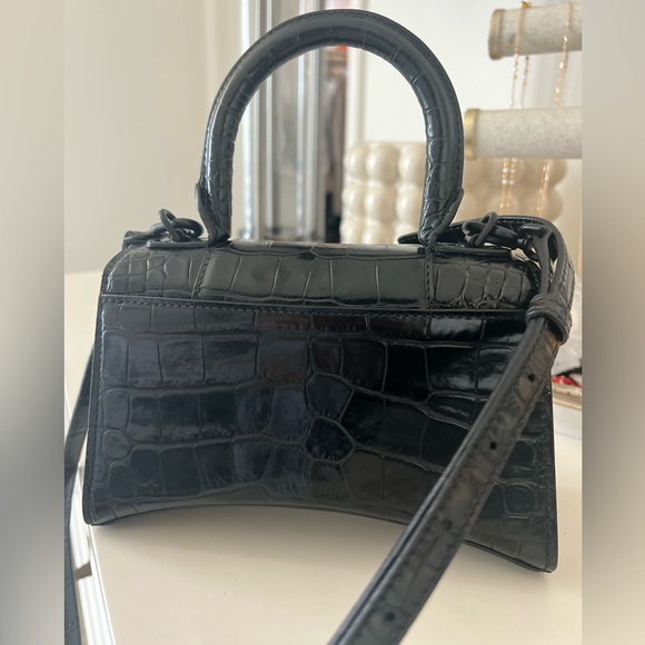 Black Crocodile Embossed Handbag - Picture 8 of 9